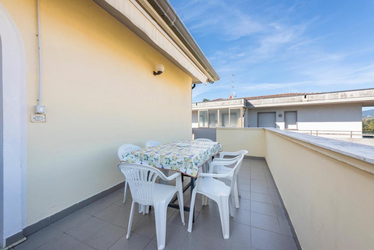 Apartament Residenza Tirrenia By Mmega Marina di Massa Zewnętrze zdjęcie