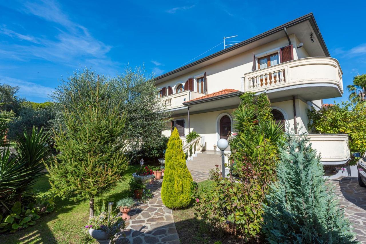 Apartament Residenza Tirrenia By Mmega Marina di Massa Zewnętrze zdjęcie