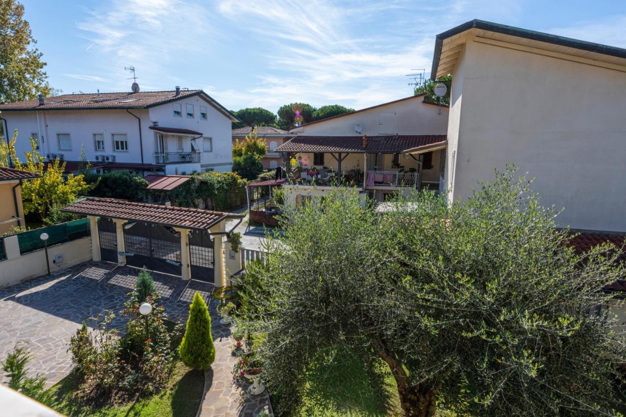 Apartament Residenza Tirrenia By Mmega Marina di Massa Zewnętrze zdjęcie